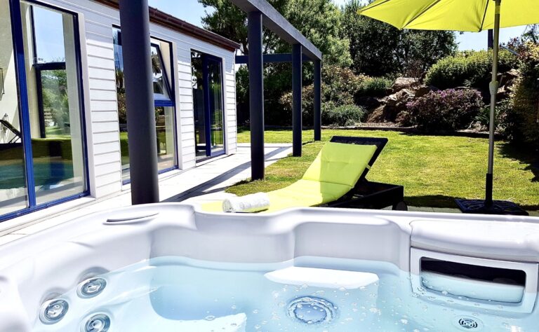 Louer un gîte avec un spa, et une piscine dans le Finistère