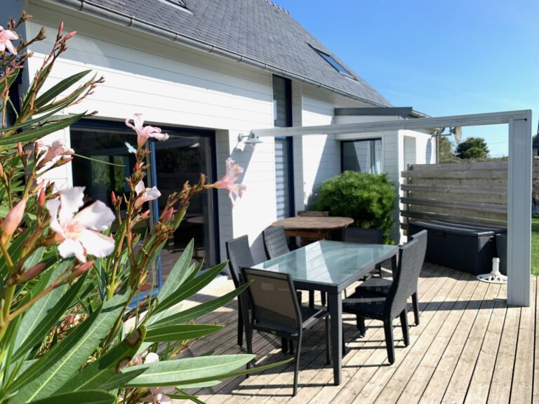 Grande terrasse bois villa Soléa