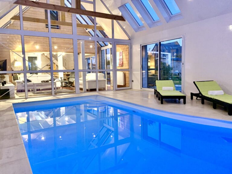 location Bretagne piscine intérieure chauffée